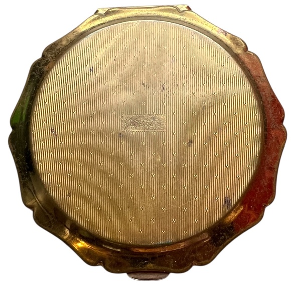 Vintage Stratton Gold Tone Metal Compact With Victorian Courting Couple Design, - Picture 3 of 7